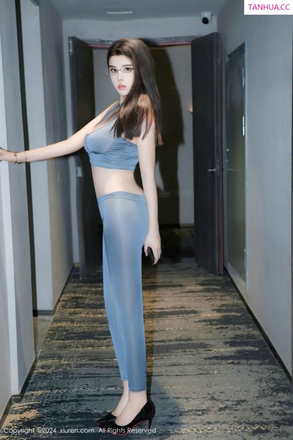   [XiuRen]高清写真图 2024.10.29 No.9357 樱桃小犊子 美臀性感第43张图片